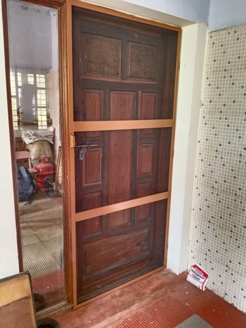 Classic Door Fit Mosquito Net Image 1