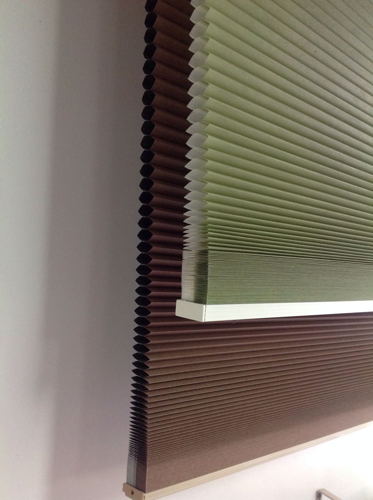 Dual Purpose Honeycomb & Pleated Mesh Image 2